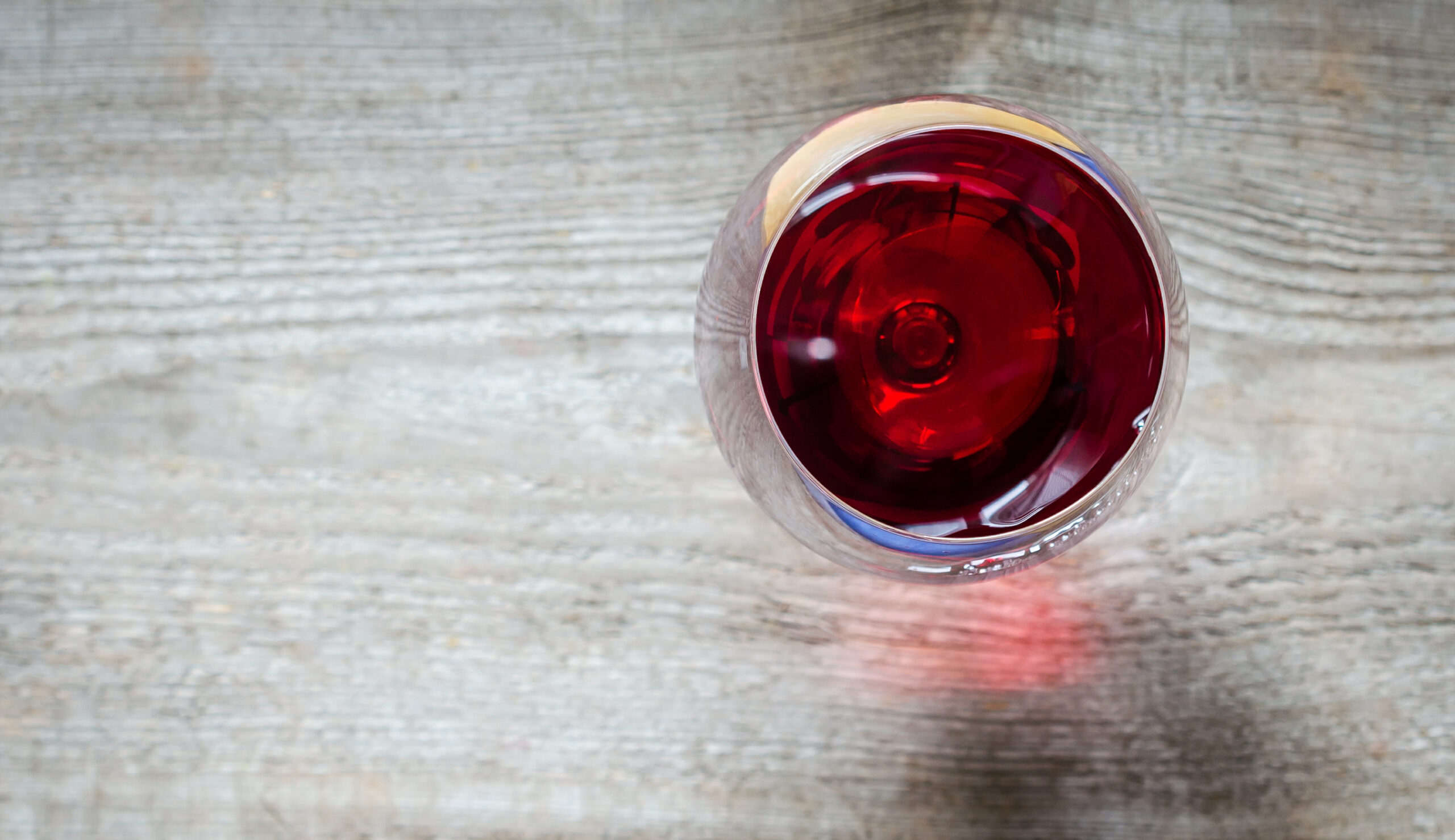 Light red wine in glass